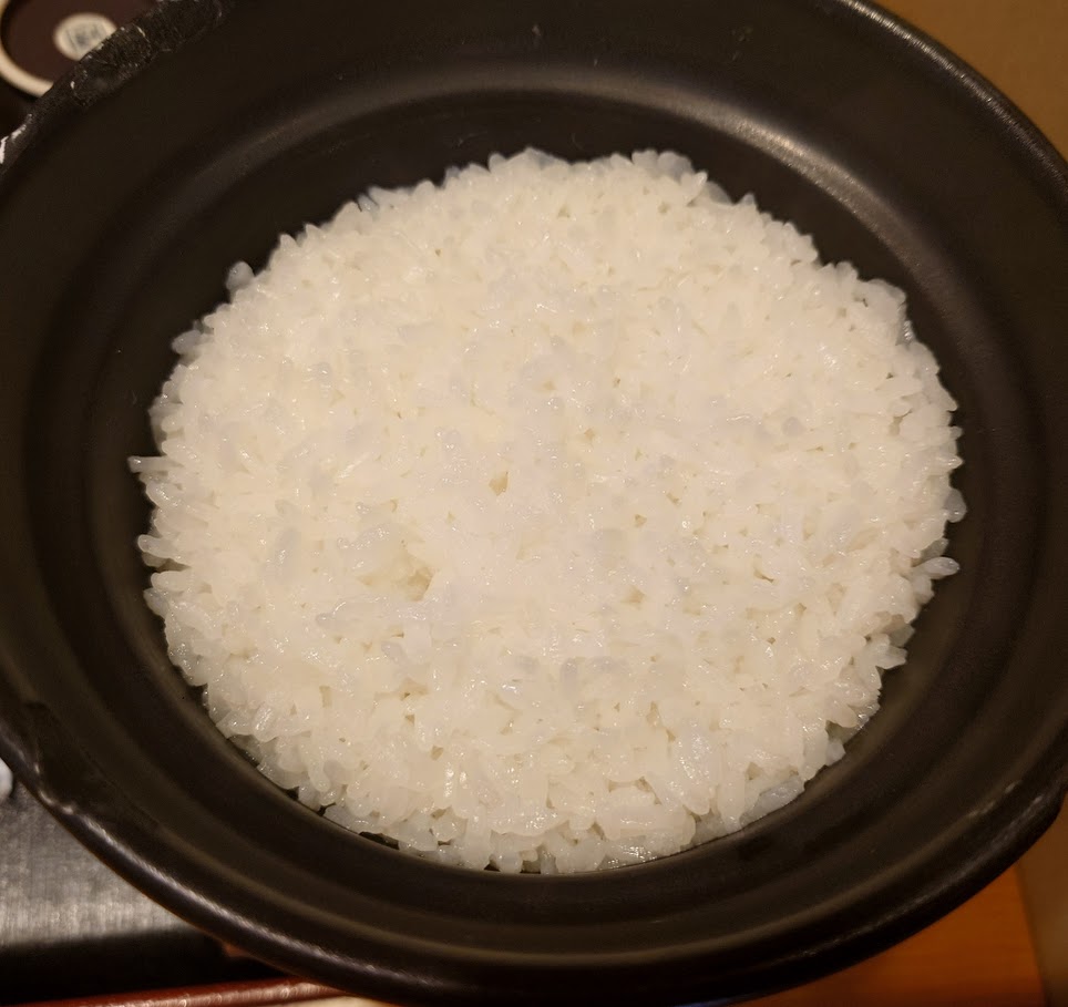 奈良屋の朝食のご飯は、土鍋で炊くので、ふっくらと美味しい。